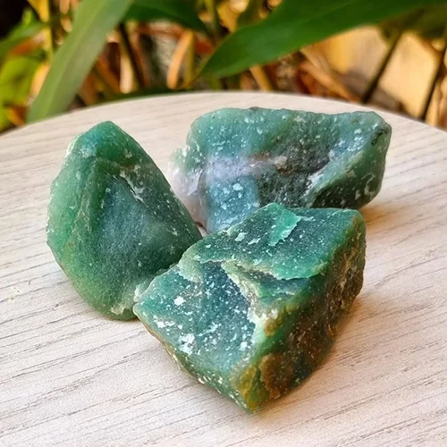 Black crystal used in Pranic Healing therapy